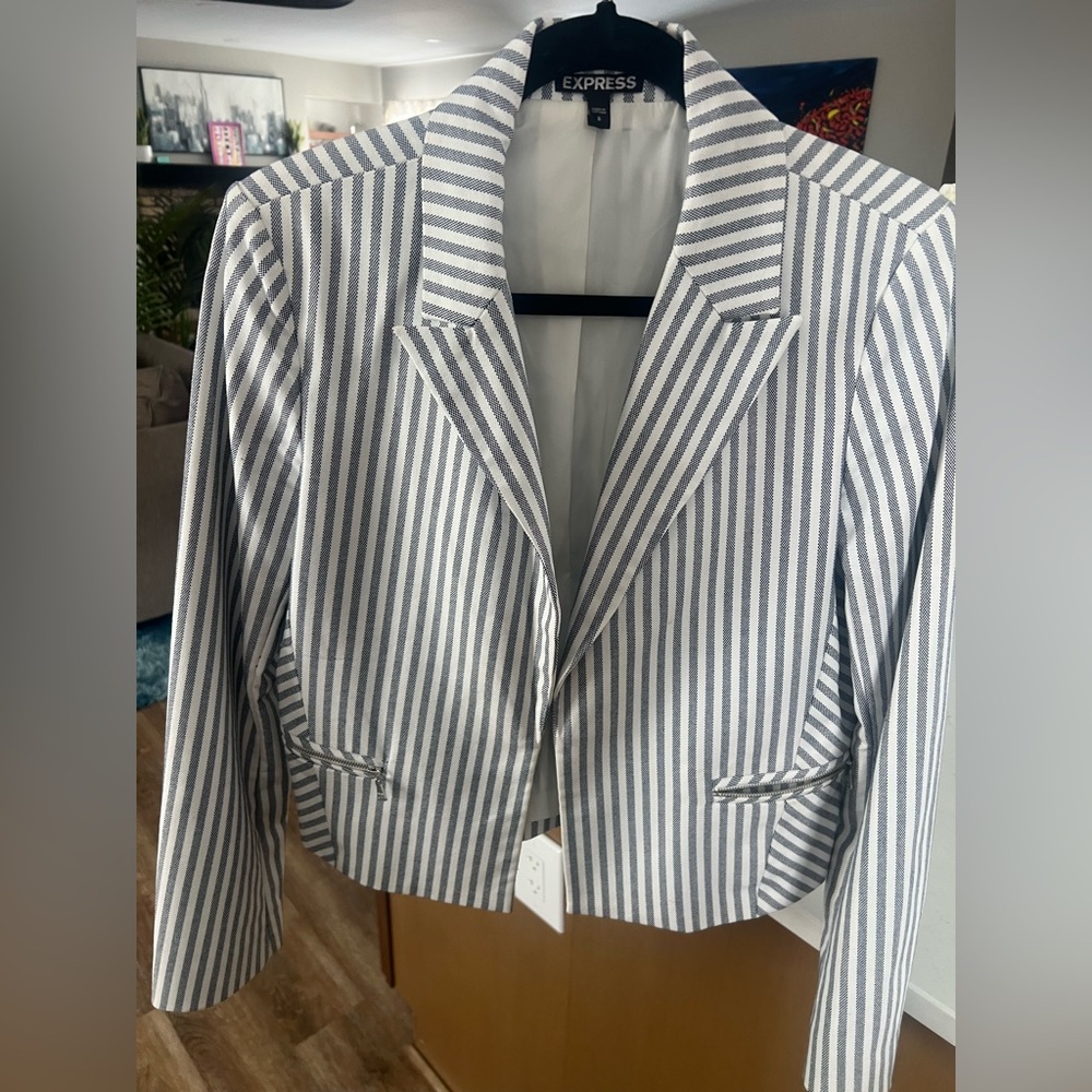SUPER CUTE EXPRESS BLAZER